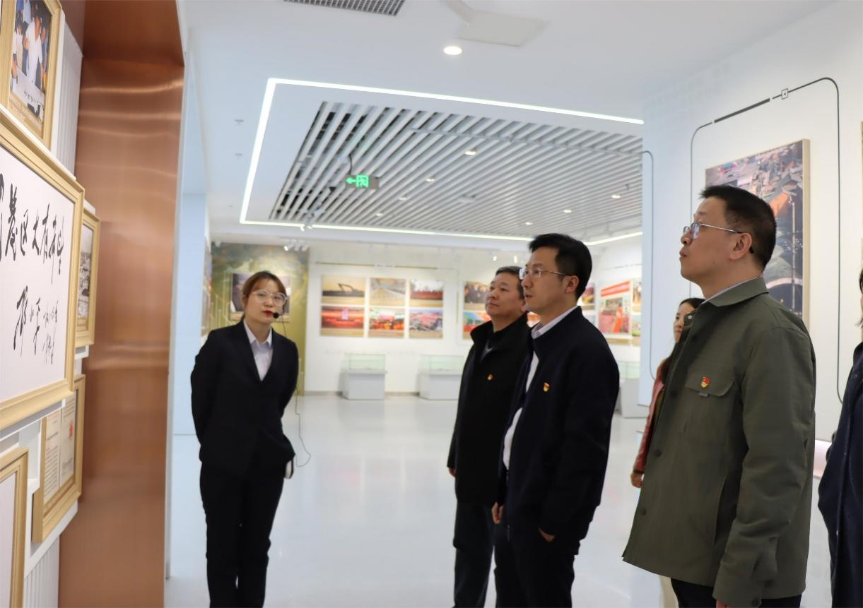 第一党支部参观城市会客厅.png