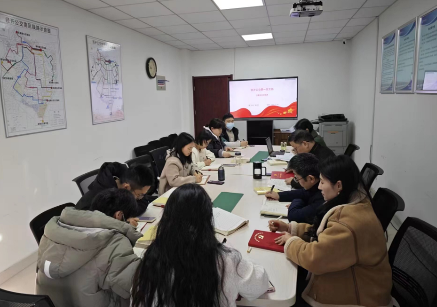 一支部书记讲党课.png